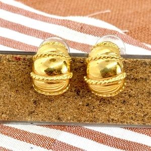 Chunky vintage Monet 80s hoop earrings